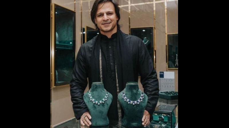 Actor-entrepreneur Vivek Anand Oberoi showcasing Solitario Diamonds.