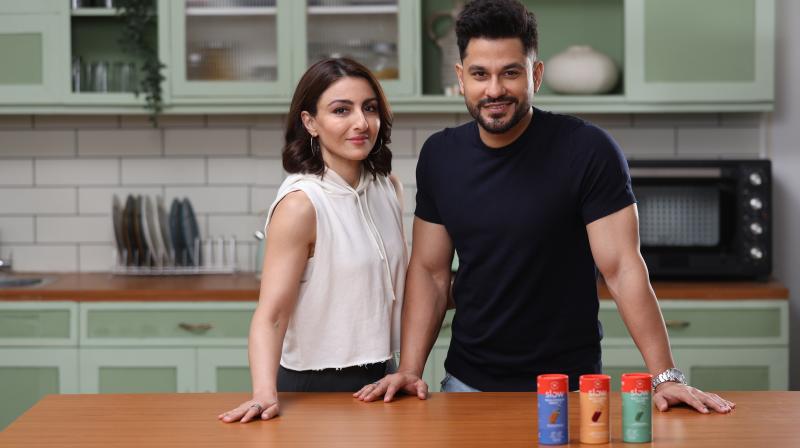 Soha Ali Khan (left) and Kunal Kemmu
