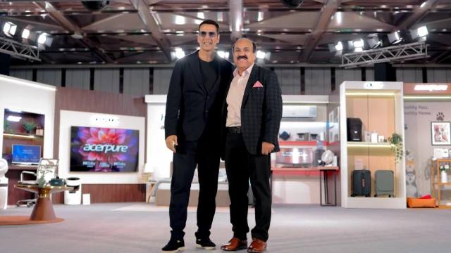 Akshay Kumar (left) and Harish Kohli