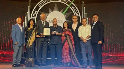 Piyush Pandey receiving his award